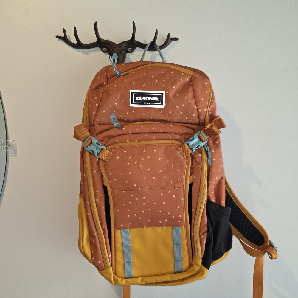 Dakine Women's Rust & Mustard Travel Backpack